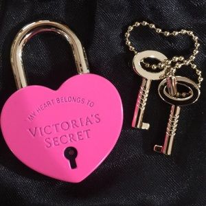 Victoria’s Secret Lock with Key Set